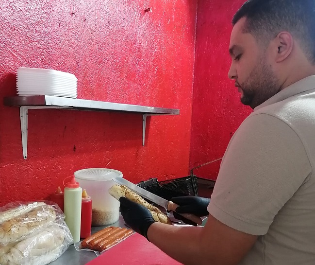 Jose Rafael Polo es quien se encarga de preparar os deliciosos platos con la ayuda de su esposa.