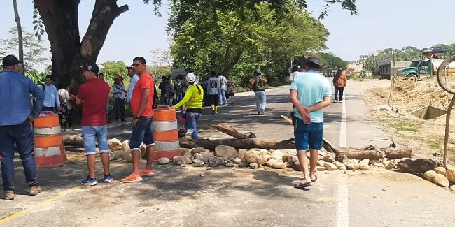 Comunidad Bloquea La Troncal De Oriente Por Deficiencias En El Servicio