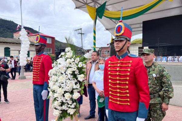 El Ej Rcito Nacional Rinde Homenaje A Militares Asesinados En