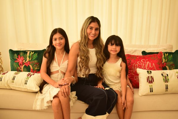 Bleydis Pérez, Gestora Social de Santa Marta, junto a sus hijas Tana y Thalí Pinedo Pérez.