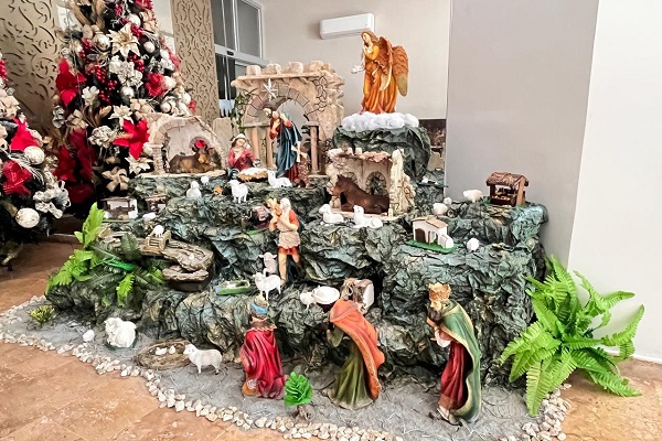 En la tradición católica, el pesebre es mucho más que una simple decoración navideña, es un símbolo profundo de fe, amor y la bienvenida al Salvador.