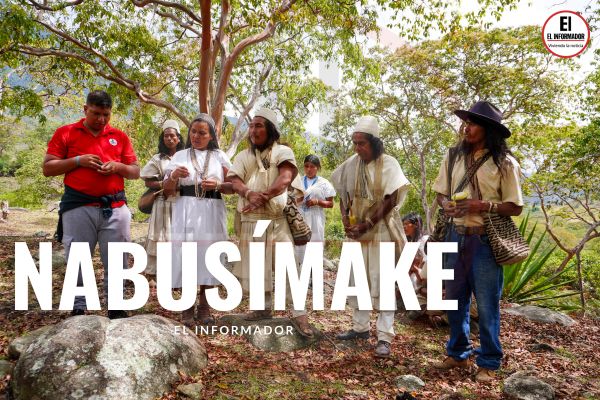 Luis Saumeth, periodista de EL INFORMADOR, en la Kankurwa de Seykumʉke, en la que el mamo explicó acerca de la importancia de este lugar. Derechos Reservados/ELINFORMADOR
