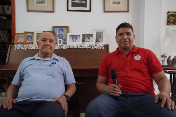 Jorge Eliecer Conde Santos con Luis Guillermo Saumeth, periodista de EL INFORMADOR. Derechos Reservados/ELINFORMADOR