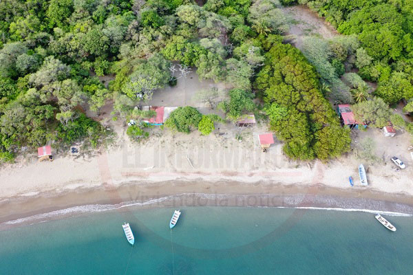 Es una de las playas que encantan por su biodiversidad, ya que a sus pocas orillas se puede apreciar las riquezas del mundo marino