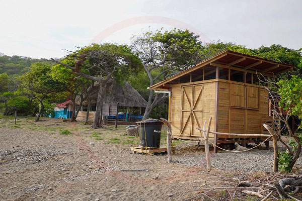 En Gayraca encontrará quioscos y pequeñas cabañas donde podrá sentarse a descansar y resguarde del sol. En Gayraca encontrará quioscos y pequeñas cabañas donde podrá sentarse a descansar y resguarde del sol.