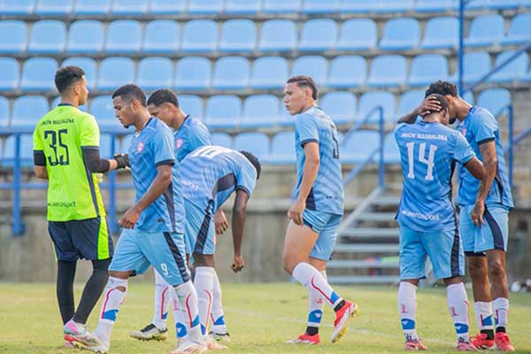 Jugadores del Unión Magdalena en medio de un partido de preparación para la pretemporada. Foto Unión Magdalena S.A. en Facebook 