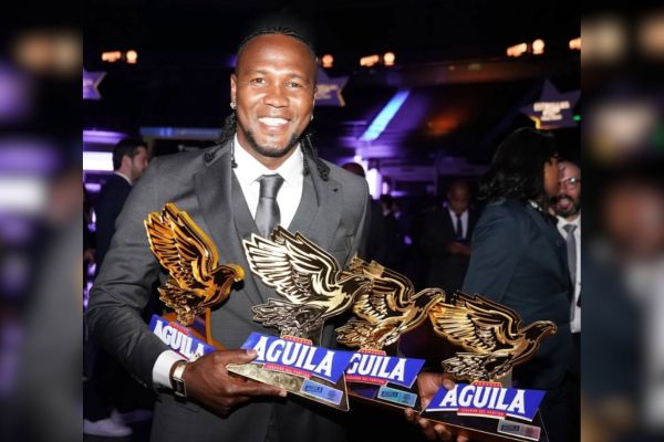 Hugo Rodallega, delantero del Independiente Santa Fe y figura del fútbol colombiano. Foto tomada de Cerveza Águila en Facebook