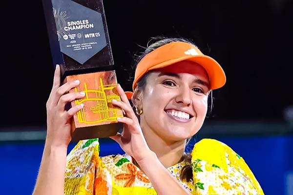 María Camila Osorio con el Trofeo de Campeona de la WTA. Foto Comité Olímpico Colombiano