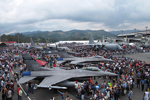 Feria Aeron utica de Colombia levanta su tel n con Brasil como