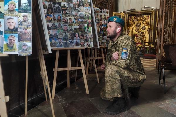 Los soldados ucranianos, decididos a seguir luchando pese al desgaste y la incertidumbre.