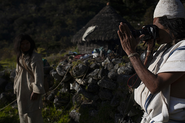 Amado Villafaña desde Kankawarwa le contó a EL INFORMADOR como ha sido el proceso que lo llevó a contar la historia de los pueblos indígenas de la Sierra Nevada de Santa Marta. Foto cortesía. 