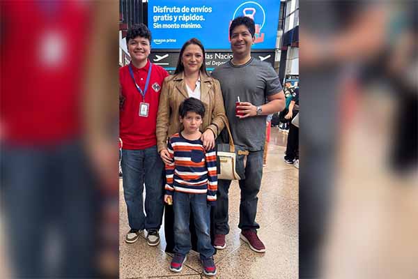 José Luis Ortega Buriticá acompañado de su papá, José Luis Ortega Díazgranados, su mamá Catalina Buriticá y su hermano Simón Ortega Buriticá. Foto cortesía álbum familiar José Luis Ortega Buriticá acompañado de su papá, José Luis Ortega Díazgranados, su mamá Catalina Buriticá y su hermano Simón Ortega Buriticá. Foto cortesía álbum familiar