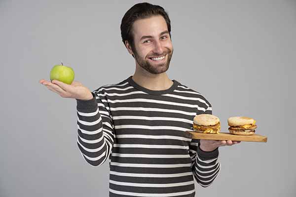 Para adelgazar es preferible trabajar de forma progresiva en una lista de actividades y elecciones saludables, según los expertos. Foto: Freepik. Para adelgazar es preferible trabajar de forma progresiva en una lista de actividades y elecciones saludables, según los expertos. Foto: Freepik.