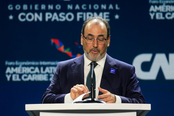 El presidente ejecutivo del Banco de Desarrollo de América Latina y el Caribe, CAF, Sergio Díaz Granados Güida, celebró el acuerdo comercial histórico firmado entre el Mercosur con la Unión Europea, hace dos semanas, después de 25 años de negociación, el cual unirá a dos de las regiones y mercados más importantes del mundo (Foto EFE/ Bienvenido Velasco)