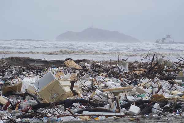 Desembocadura del Río Manzanares en la playa Los Cocos de Santa Marta. Foto derechos reservados EL INFORMADOR