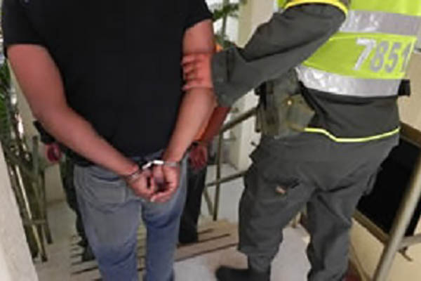 Carlos Alfredo Correa Villadiego, fue judicializado por intento de homicidio y porte ilegal de arma de fuego. Foto recuadro Fiscalía/foto panorámica ilustración archivo