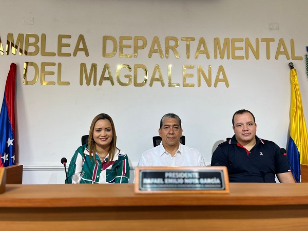Rafael Noya García, presidente de la Asamblea junto con Rosa Jiménez, vicepresidenta y César Pacheco Charris, segundo vicepresidente.