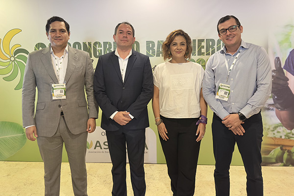 José Francisco Zúñiga, presidente de Asbama; Ministra de Agricultura, agremiaciones bananeras y fundaciones sociales, se reunieron con la jefa de la cartera agropecuaria nacional para exponer la situación actual del sector. 