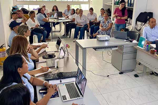 El equipo PAE en Santa Marta recibió capacitación sobre sistema de datos, toma de decisiones asertivas, entre otros temas, a cargo de la UAPA.
