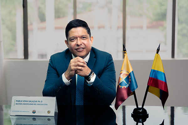 El rector Pablo Vera Salazar fue premiado como el líder más impactante del año en las Américas 2024 por gestar y consolidar programas de inclusión que permiten el acceso a la educación superior