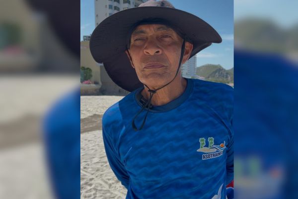 José Luis Romero, representante legal del gremio, han asumido la responsabilidad de limpiar la playa.
