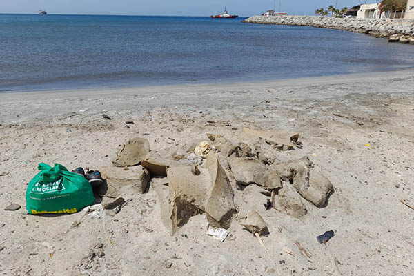 Las herramientas utilizadas para la limpieza, como carretillas, rastrillos y anjeos, son costeadas por todos y cada uno de los agremiados, lo que representa un gasto adicional significativo. 