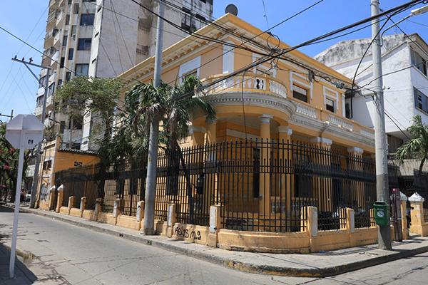 La Casa Goenaga, ubicada sobre la calle de La Cruz (calle 12) con Callejón del Río (carrera segunda)
