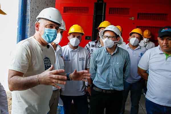 El alcalde de Santa Marta, Carlos Pinedo, en la Ebar Norte supervisando los trabajos que se adelantan en la plantEl alcalde de Santa Marta, Carlos Pinedo, en la Ebar Norte supervisando los trabajos que se adelantan en la planta de aguas servidas. a de aguas servidas. 