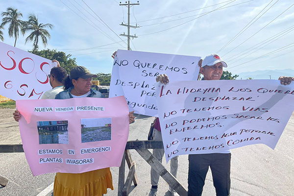 Ante la falta de respuestas estatales, a comienzos de septiembre los habitantes de Nueva Venecia decidieron bloquear la Troncal del Caribe, vía que conecta Barranquilla con Ciénaga. Foto suministrada por líderes de la manifestación. Ante la falta de respuestas estatales, a comienzos de septiembre los habitantes de Nueva Venecia decidieron bloquear la Troncal del Caribe, vía que conecta Barranquilla con Ciénaga. Foto suministrada por líderes de la manifestación.