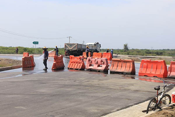 Los transportadores de carga contarán con una ruta más ágil para movilizar mercancías hacia los puertos, lo que impactará positivamente la competitividad de la economía regional.Foto todos los derechos reservados EL INFORMADOR Los transportadores de carga contarán con una ruta más ágil para movilizar mercancías hacia los puertos, lo que impactará positivamente la competitividad de la economía regional.Foto todos los derechos reservados EL INFORMADOR