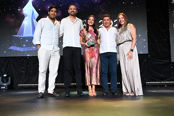 En la fotografía familiares, Rodrigo Linero Gámez, David Hall, Daniela Linero Gámez, Rodrigo Linero Diaz Granados y Martha Luz Gámez Ceballos.