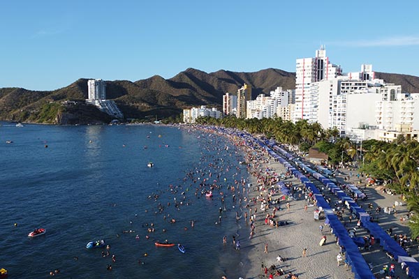 Panorámica de la playa de El Rodadero, una de las más visitadas por los turistas que llegan a Santa Marta. Foto derechos reservados EL INFORMADOR. 