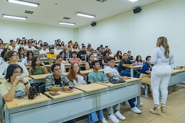 El equipo directivo de Unimagdalena dio la bienvenida a los estudiantes al campus. Foto Unimagdalena