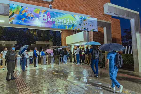 Los futuros profesionales llegan a las aulas para comenzar y dar continuidad a sus proyectos de vida. Foto Unimagdalena