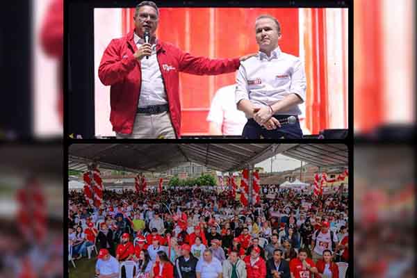 Ricardo Díazgranados, candidato al Senado, y su fórmula a la Cámara en Antioquia, Nelson Carmona, durante la masiva manifestación en La Ceja ante cerca de 5.000 asistentes.