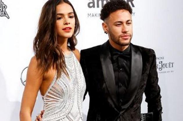 Neymar y su novia, protagonistas de erótico video para marca de ropa