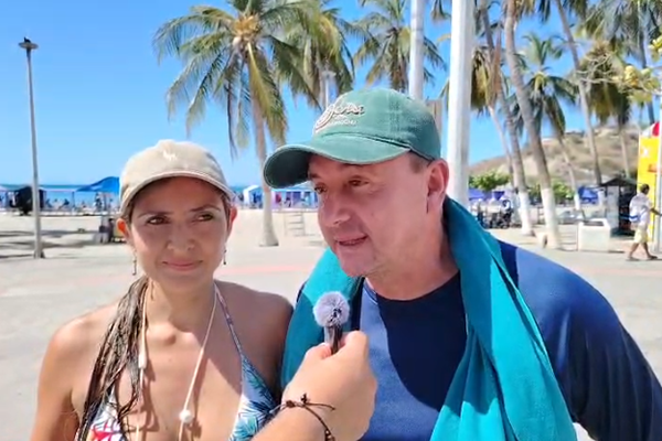 Efrain y Andrea, turistas del interior del país concediendo una entrevista para EL INFORMADOR. Foto todos los derechos reservados EL INFORMADOR