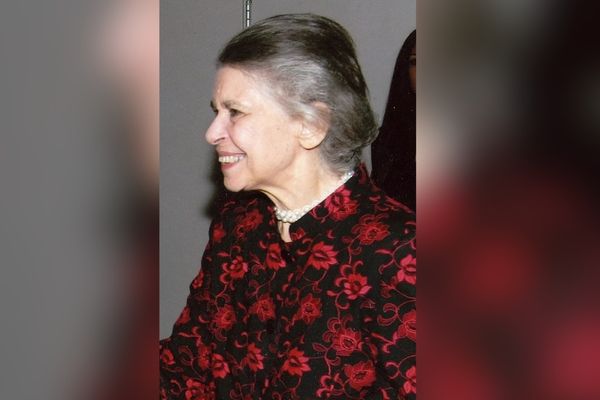 Por Javier Gayá - File:Luis Javier Gayá junto a la Reina Dña. Sofia, la Princesa Irene de Grecia, en la entrega de las Medallas de Honor del premio BMW de pintura.jpg, CC BY-SA 4.0, 