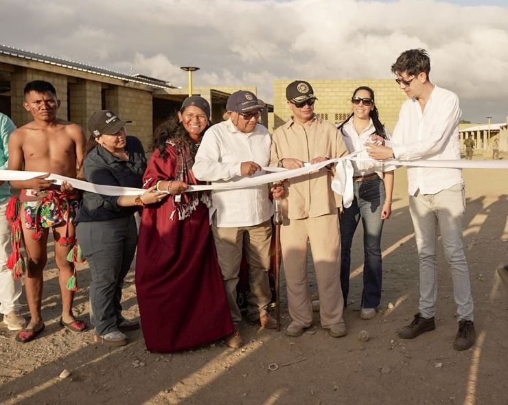 El presidente Gustavo Petro, junto con el Ministro de Educación Daniel Rojas Medellín, hicieron acto de entrega de las infraestructuras educativas así como dotación tecnológica y la inauguración de la carrera de Medicina en la UniGuajira. Foto Ministerio de Educación