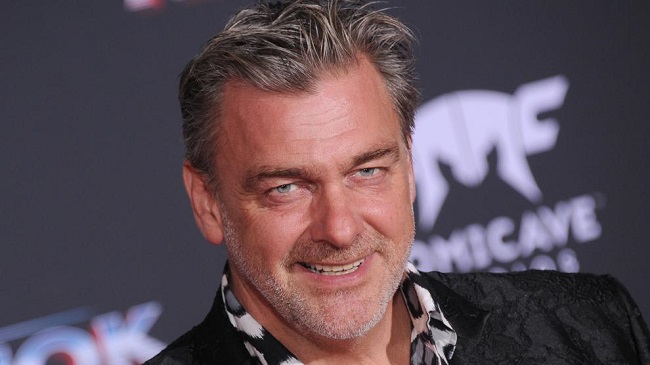 L’attore britannico Ray Stevenson, Tito Pullo nella serie “Roma” muore in Italia