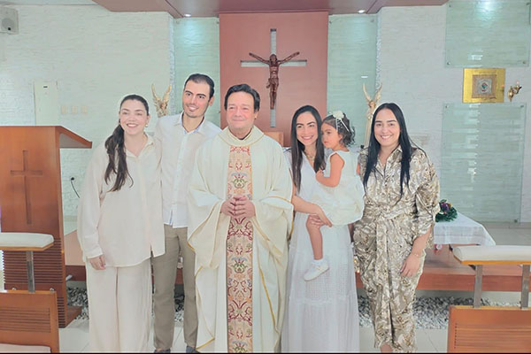 Gloria Cardoso, Nicolás Palacio, padre Miguel Angel Arévalo, María Pinedo Manrique, Emilia Palacio Pinedo, Rosa Virginia Pinedo. Gloria Cardoso, Nicolás Palacio, padre Miguel Angel Arévalo, María Pinedo Manrique, Emilia Palacio Pinedo, Rosa Virginia Pinedo.