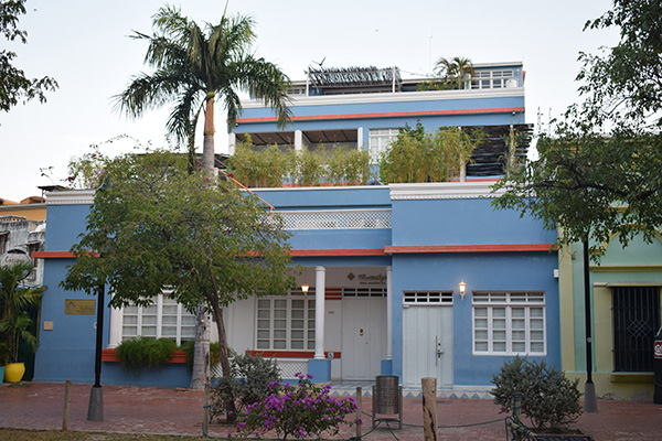 Obra que guarda su estilo, colores recomendados, ubicado sobre la calle Tumbacuatro (calle 19), pleno corazón del Parque Santander o ‘Los Novios’.