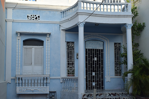 Casa colonial que guarda sus características originales, en la calle Tumbacuatro (calle 19) con calle del Río (carrera segunda). 
