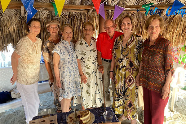 Pausita Diazgranados, Estela Lacouture, Sarita Gutiérrez, José y Celina, Beatriz Gutiérrez y Myriam Lacouture Pausita Diazgranados, Estela Lacouture, Sarita Gutiérrez, José y Celina, Beatriz Gutiérrez y Myriam Lacouture