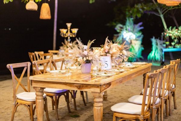 Las decoraciones de mesa se adaptan al ambiente y estilo, desde lo más formal hasta lo más casual. Foto Eventos Guzzym 