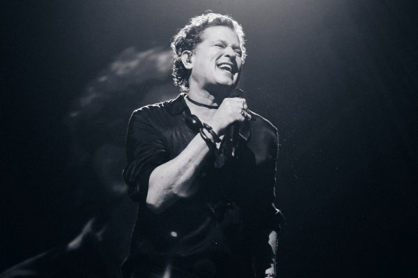 El colombiano fue ovacionado en su esperado paso por la argentina con su gira “El Rock De Mi Pueblo Vive”. Foto www.carlosvives.com