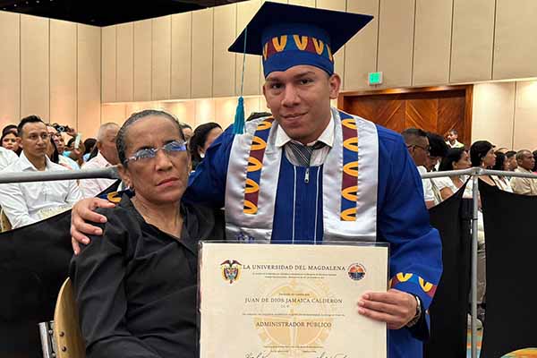 Familiares y seres queridos acompañaron a los graduandos en una ceremonia marcada por aplausos, gratitud y sueños cumplidos gracias al poder de la educación regional. Foto Unimagdalena