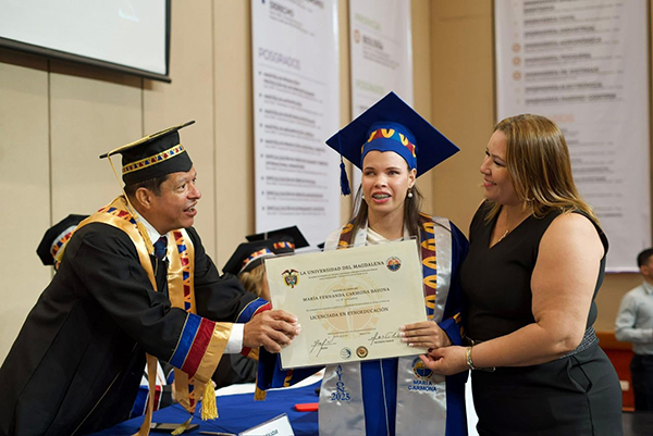La Universidad no solo celebra el éxito individual, sino que fortalece su principio de ‘La gente es primero’ apoyando en cumplir los sueños de miles de familias colombianas. Foto Unimagdalena