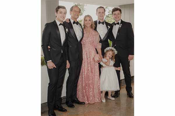 Santiago Solano Vives, Jaime Solano Jimeno, Patricia Vives de Solano, Jaime y Ricardo Solano Vives y Emma Solano. Santiago Solano Vives, Jaime Solano Jimeno, Patricia Vives de Solano, Jaime y Ricardo Solano Vives y Emma Solano.