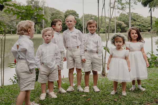 Los pajecitos, Miguel Campo Méndez, Diego Suarez Méndez, Alberto Suarez Méndez, Eduardo Campo Méndez, Juan Enrique Méndez Vives, María Juliana Méndez Vives y Letizia Sánchez Campo. Los pajecitos, Miguel Campo Méndez, Diego Suarez Méndez, Alberto Suarez Méndez, Eduardo Campo Méndez, Juan Enrique Méndez Vives, María Juliana Méndez Vives y Letizia Sánchez Campo.